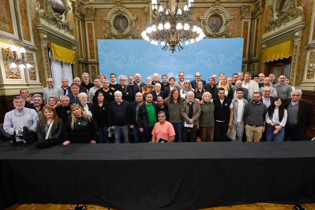 foto grupal del segundo encuentro de politica nuclear y soberania energetica en el salon dorado de gobernacion