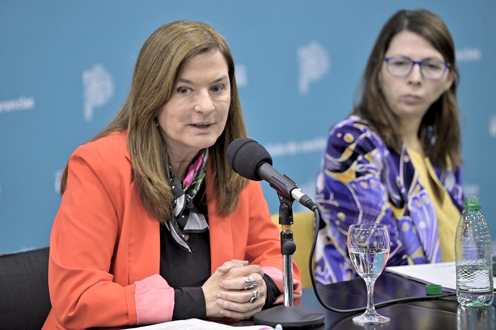 estela diaz y silvina batakis en conferencia de prensa