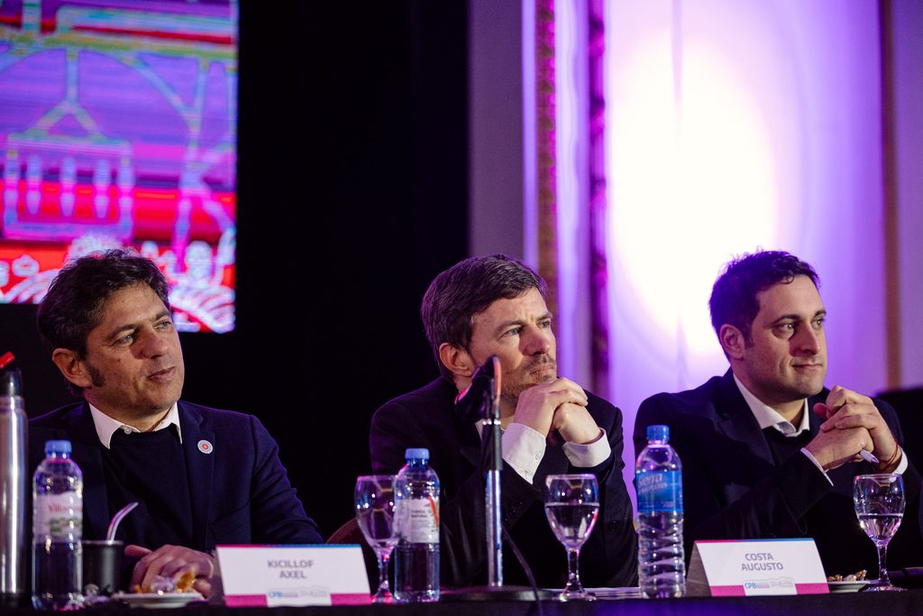 axel kicillof augusto costa y juan cruz lucero en la reunion del primer congreso portuario bonaerense