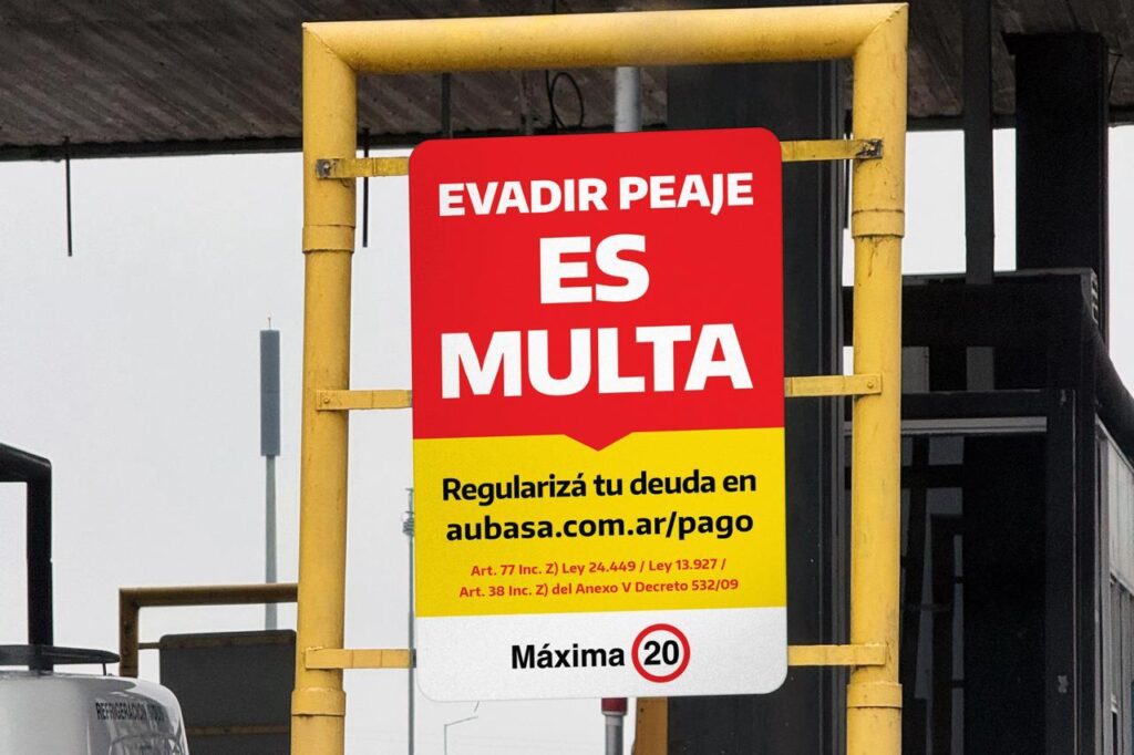 cartel indicativo del peaje de aubasa vinculado a las multas por evasion