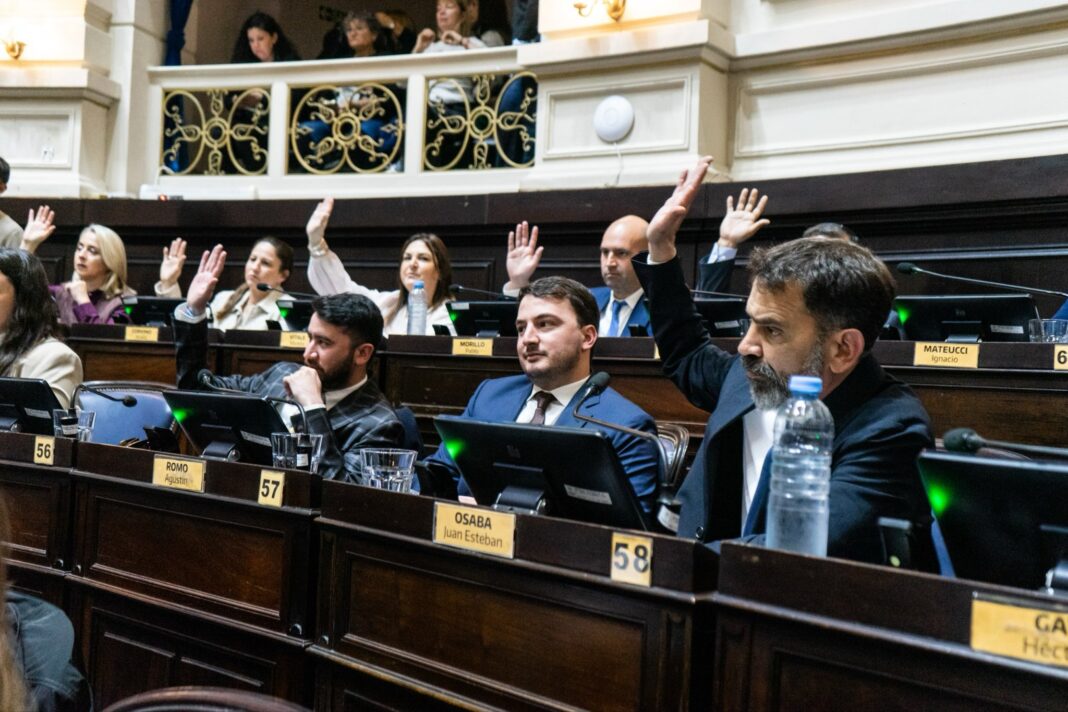 Libre deuda municipal: LLA quiere prohibir que los municipios cobren por los certificados