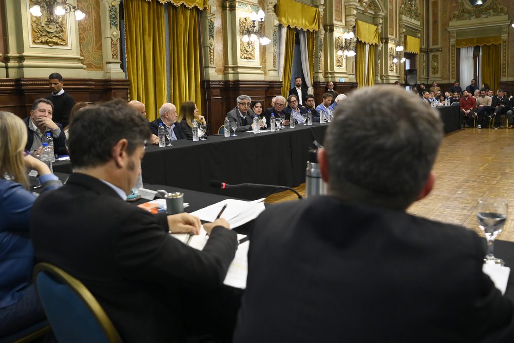 Axel Kicillof se reunió con representantes de empresas proveedoras para la energía y la minería.